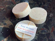 Load image into Gallery viewer, Soap Matters Natural Soap Juniperberry & Lavender soap (the De-stressing and Detox bar)