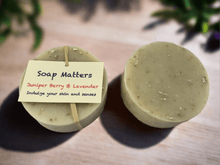 Load image into Gallery viewer, Soap Matters Natural Soap Juniperberry & Lavender soap (the De-stressing and Detox bar)